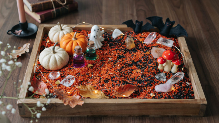 13 gruselige Halloween Sensory Bin Ideen für Kinder